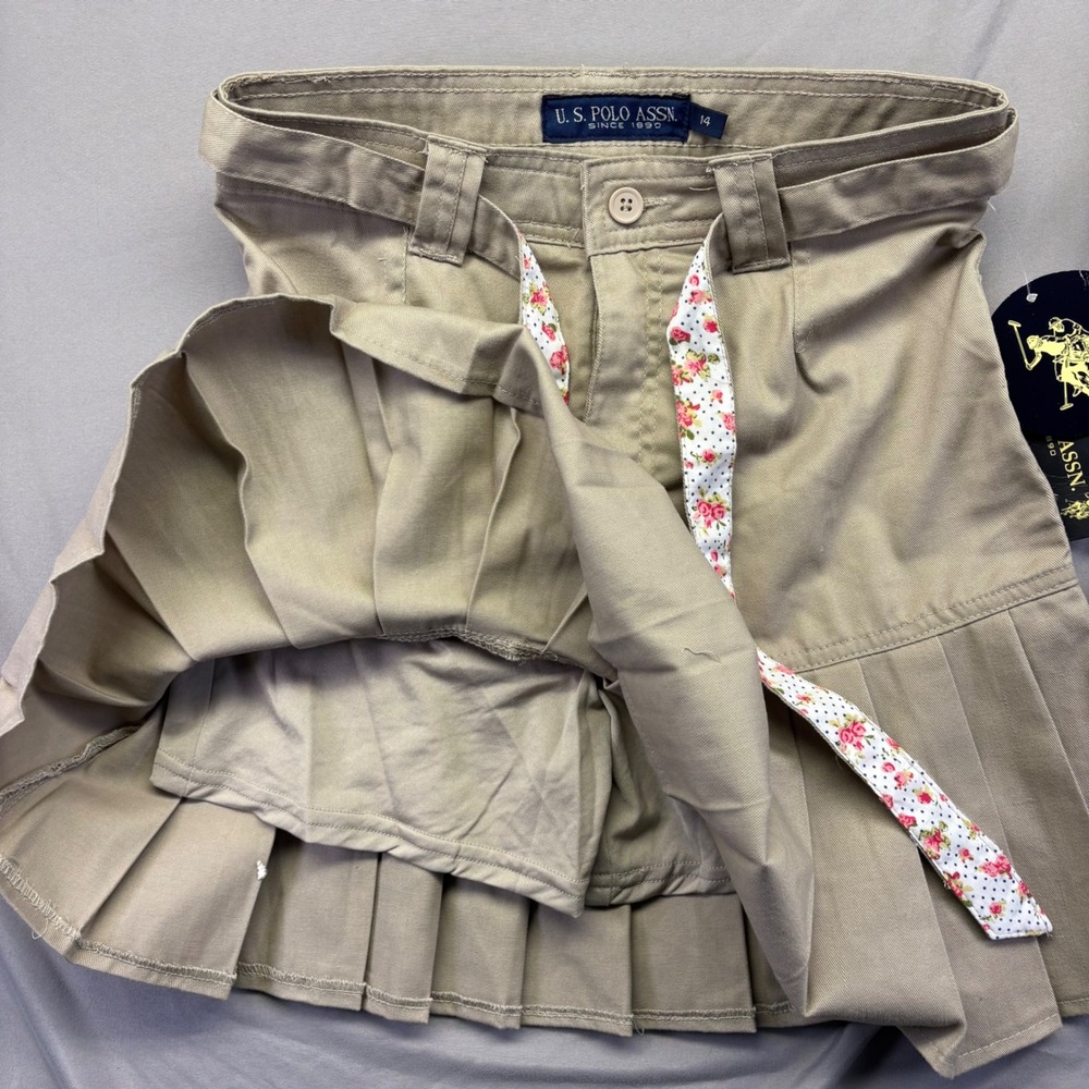 US Polo Assn Girls Khaki Pleated Scooter Skirt Skort Floral Belt Size 14 NWT - Picture 4 of 8